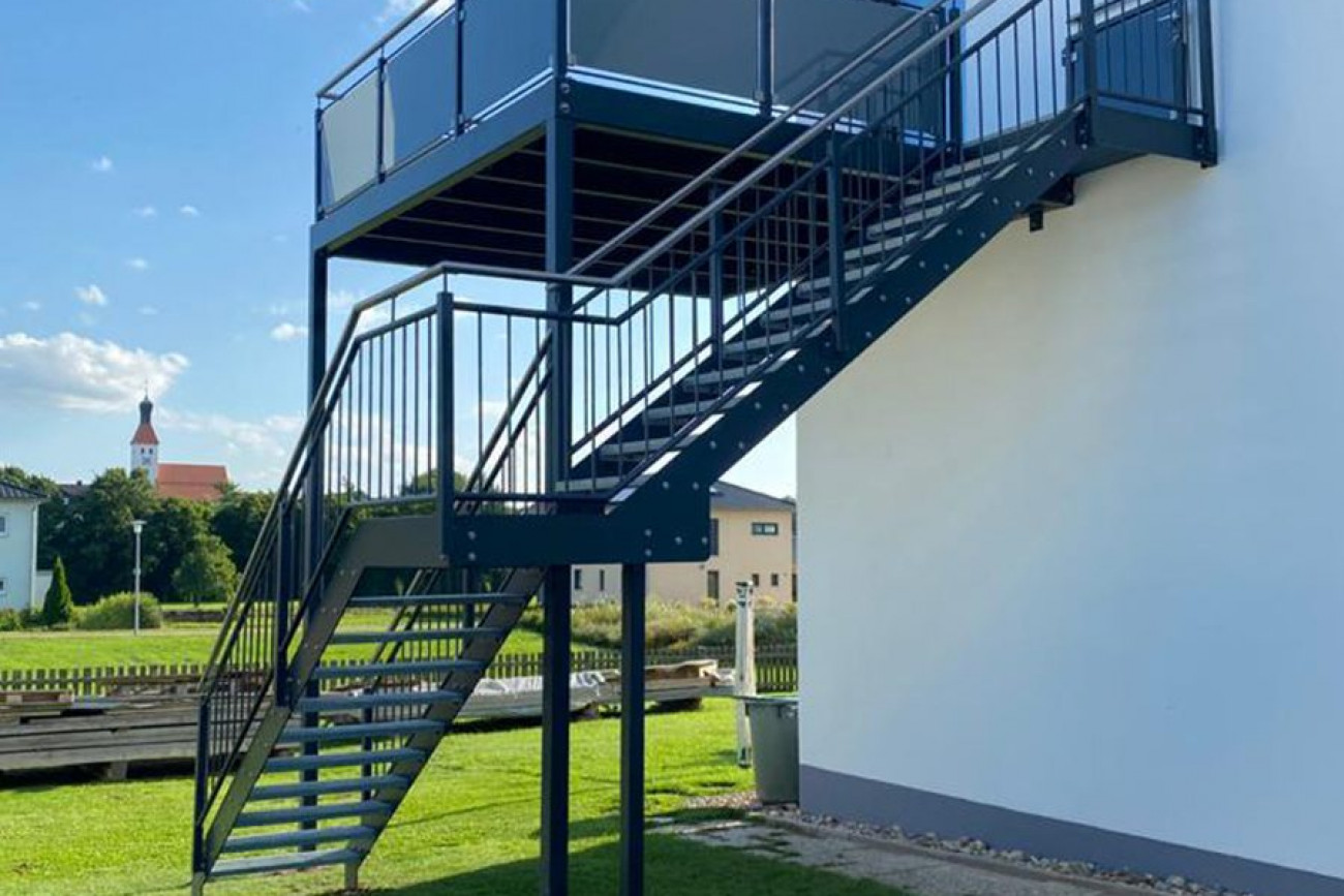 PLANUNGSBÜRO WEYERS | Referenzen | Stahltreppen 17