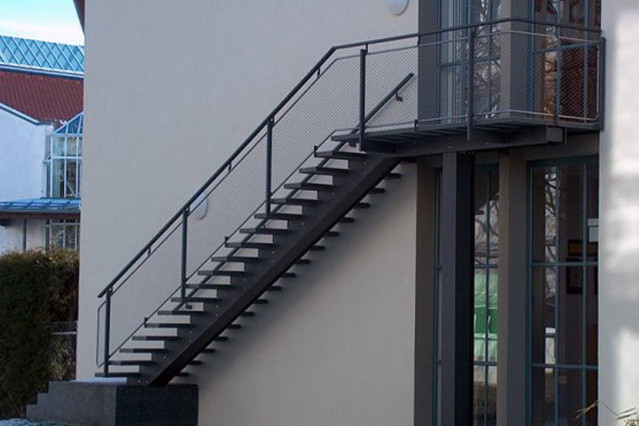 PLANUNGSBÜRO WEYERS | Referenzen | Stahltreppen 23