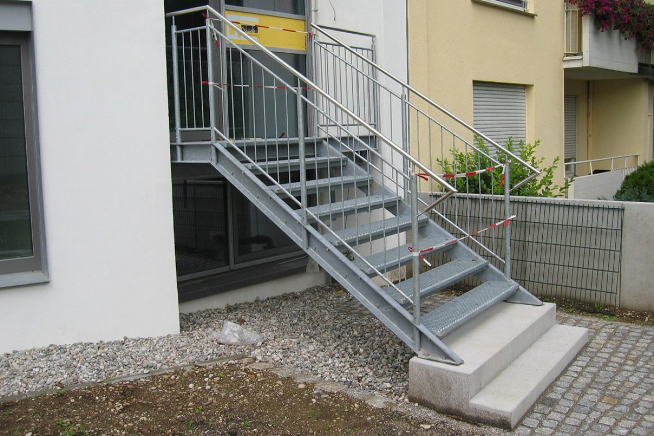 PLANUNGSBÜRO WEYERS | Referenzen | Stahltreppen 25